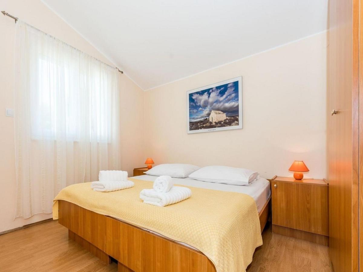 Gulin Apartment *