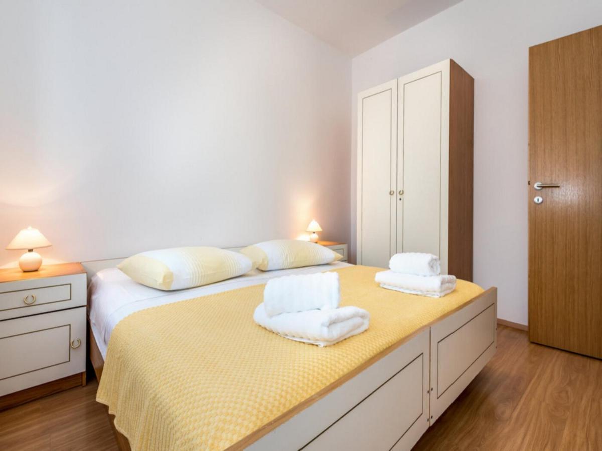 Gulin Apartment *